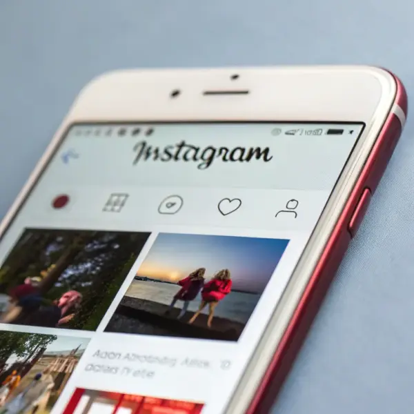 Hashtag & Caption Assistant